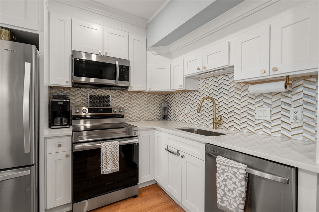 285 Lynn Shore Dr Unit: 402
