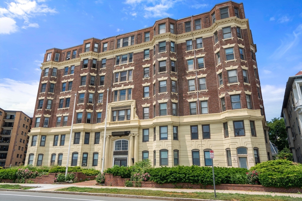 285 Lynn Shore Dr Unit: 402
