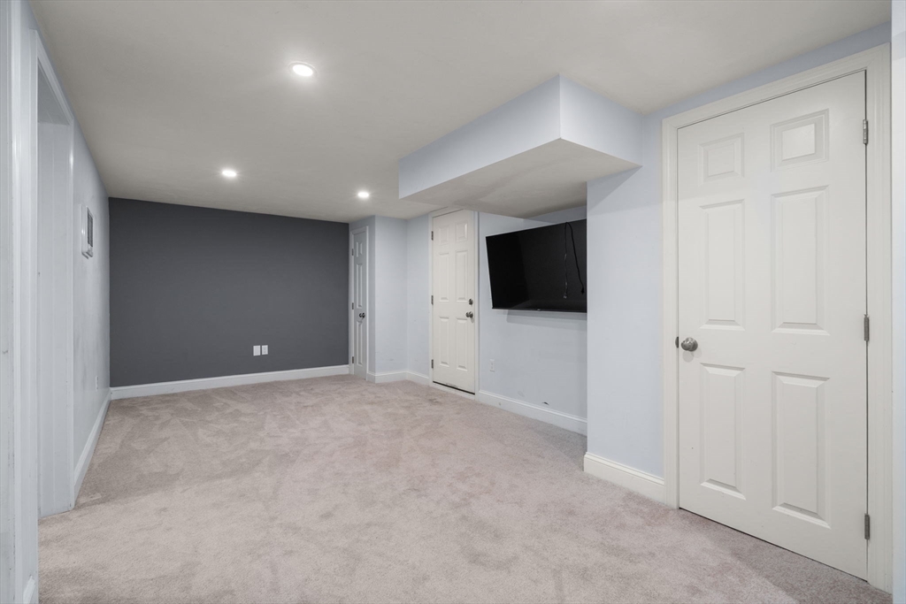 55 Joclyn Ave