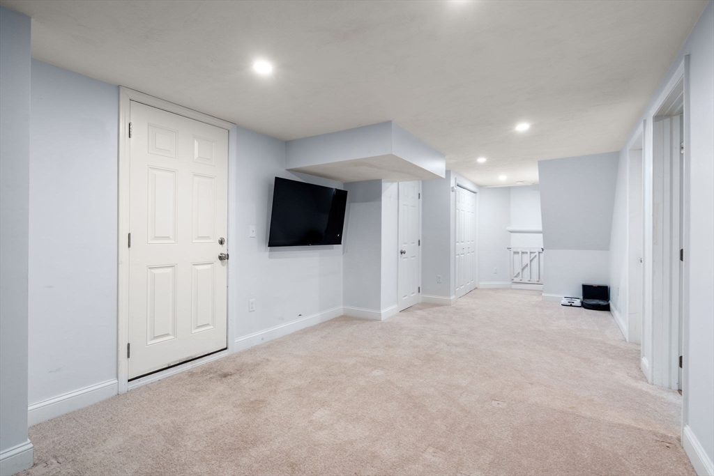 55 Joclyn Ave