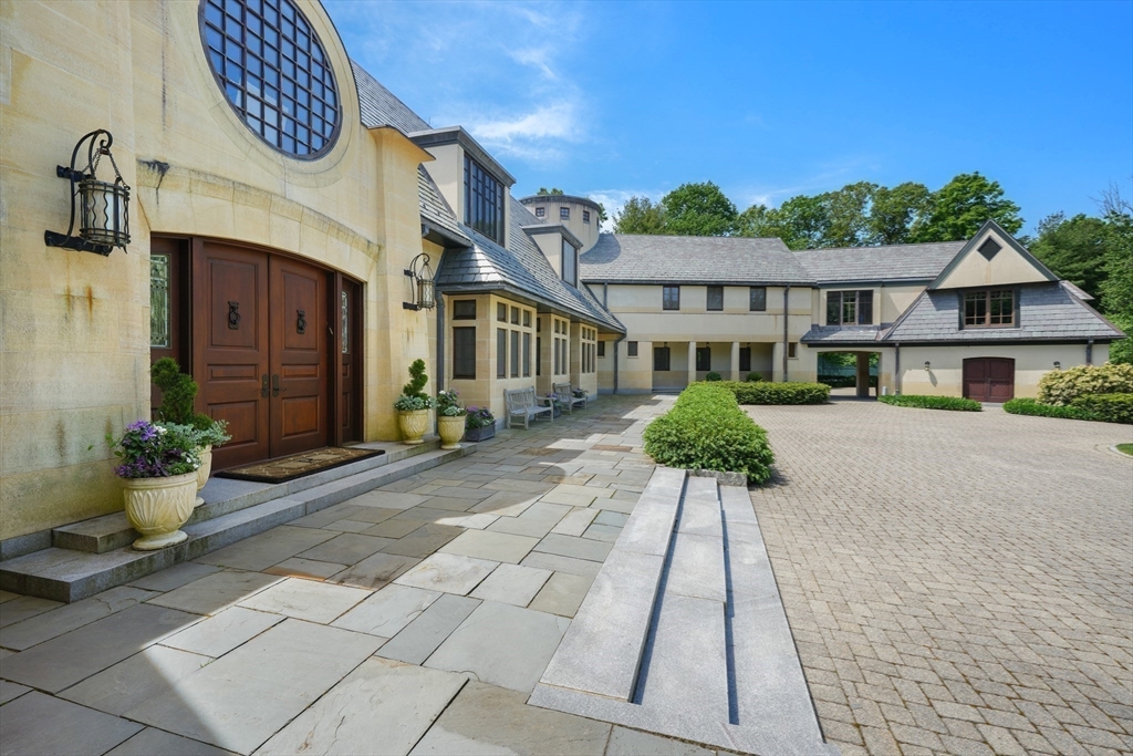 15 Claridge Drive