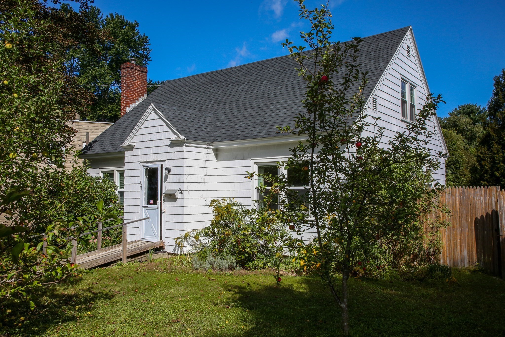 421 Elm St