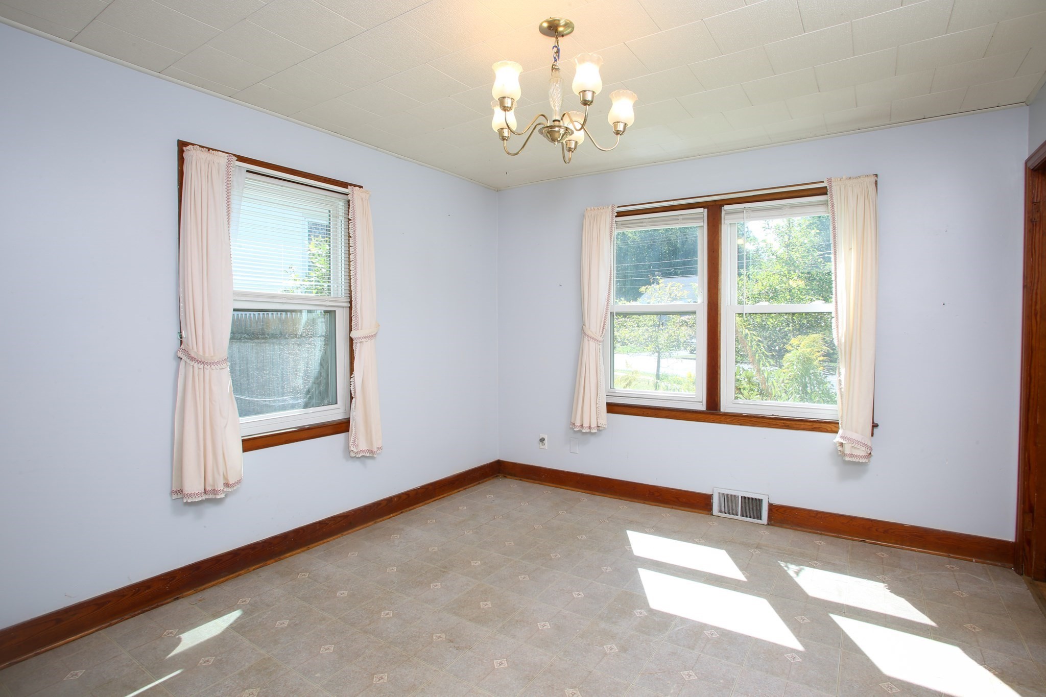 421 Elm St