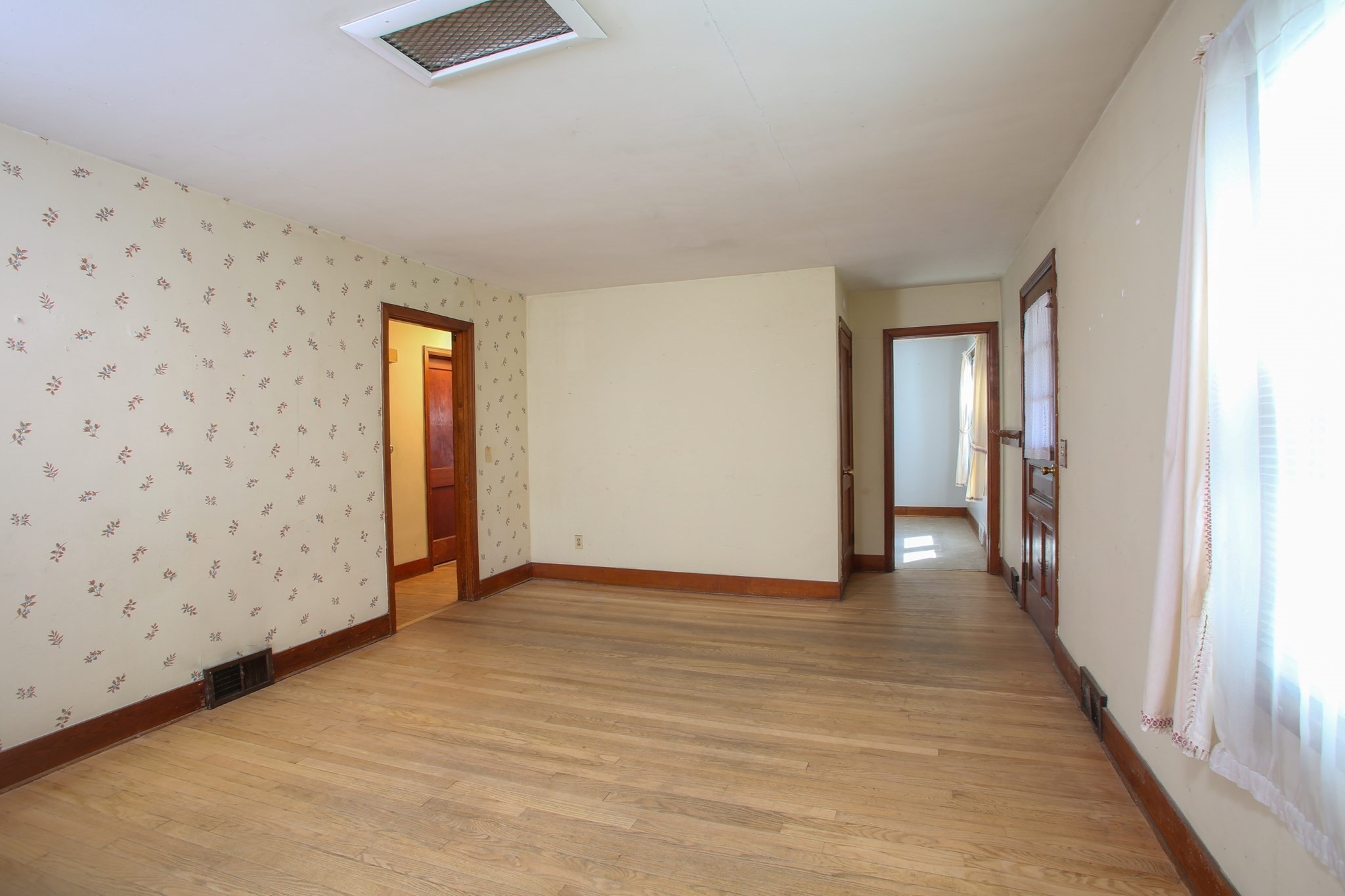 421 Elm St