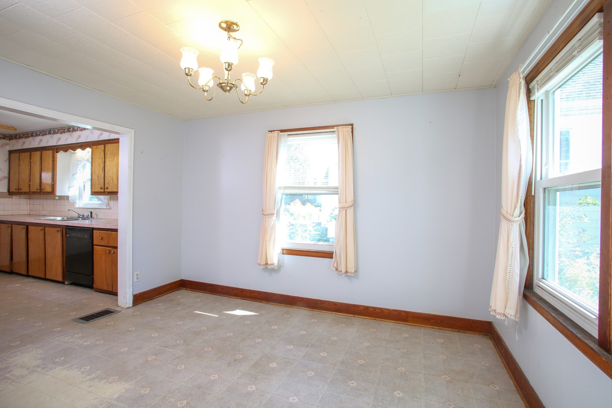 421 Elm St