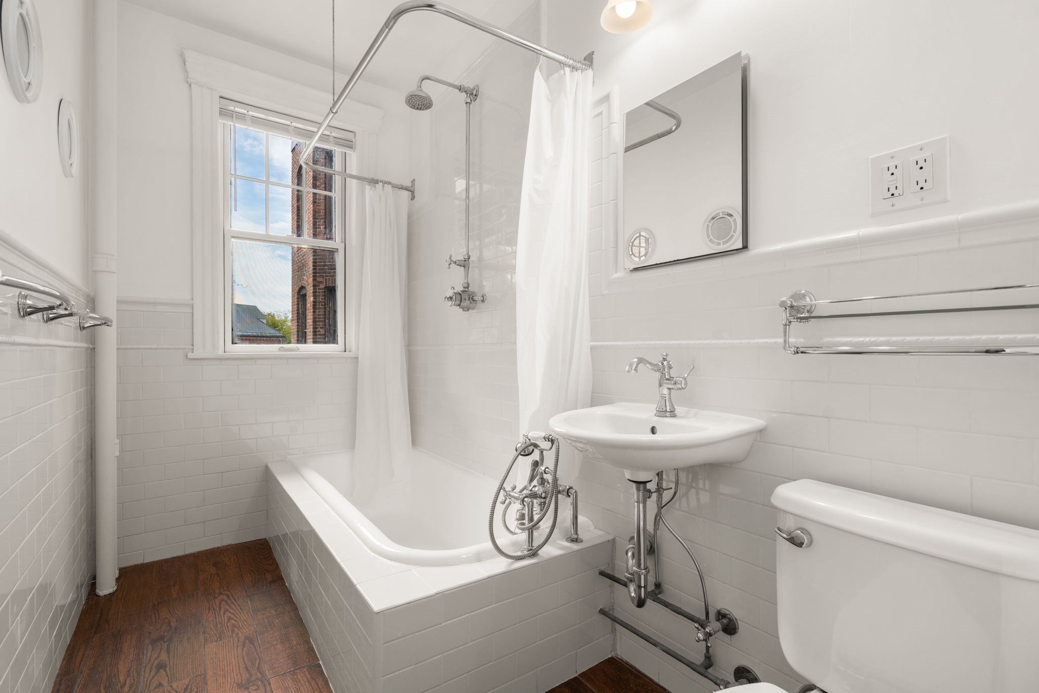 72 Strathmore # 7B