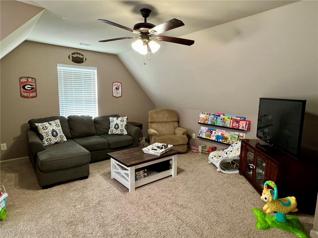 212 Gilmore Circle SW
