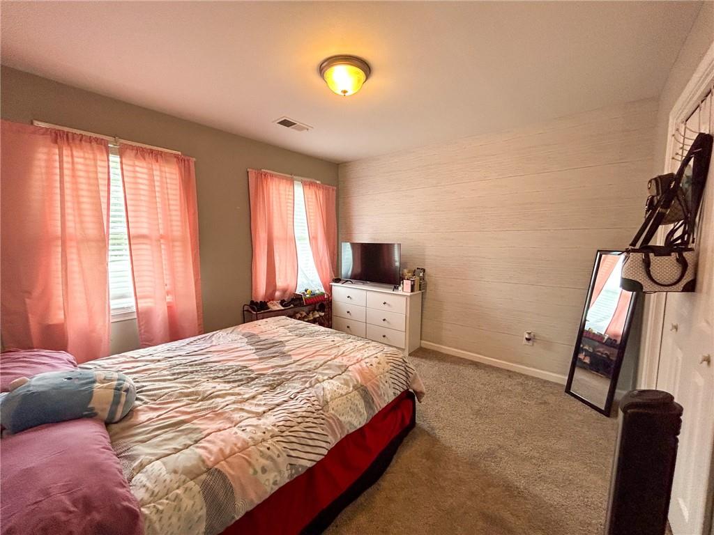 226 Charles Drive NE