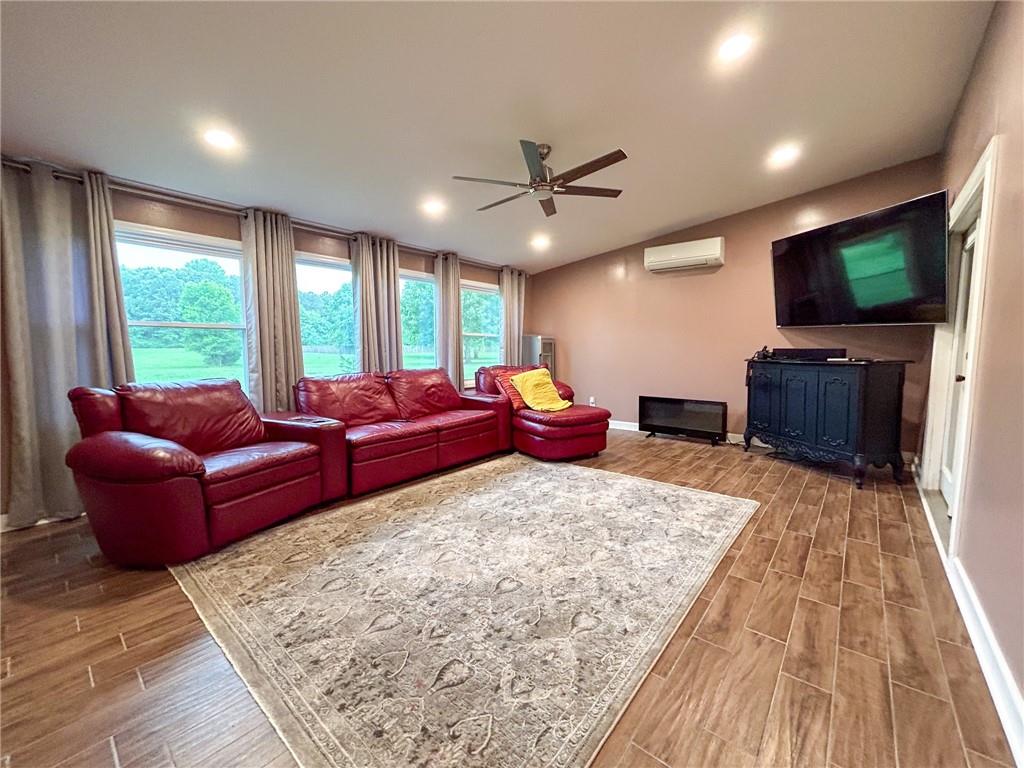 137 Cathy Lane NE
