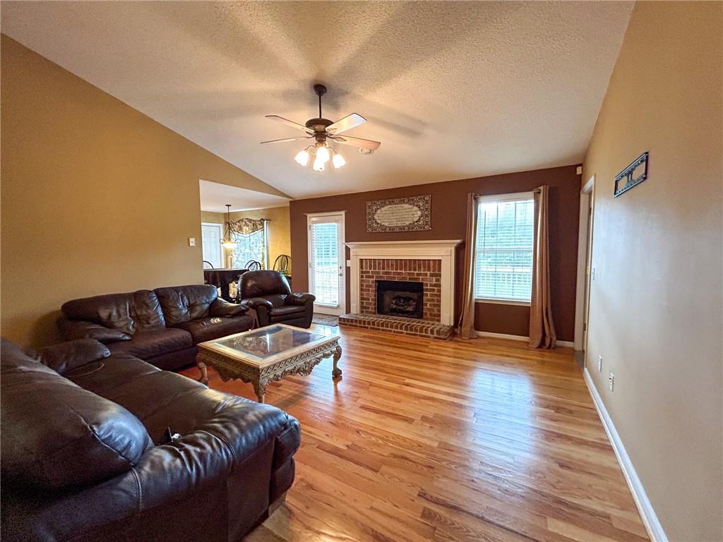 137 Cathy Lane NE