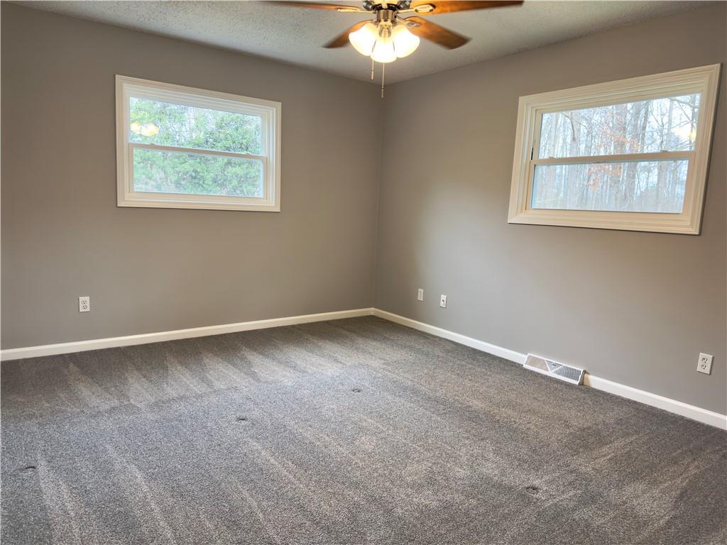 216 Three Oaks Drive SE