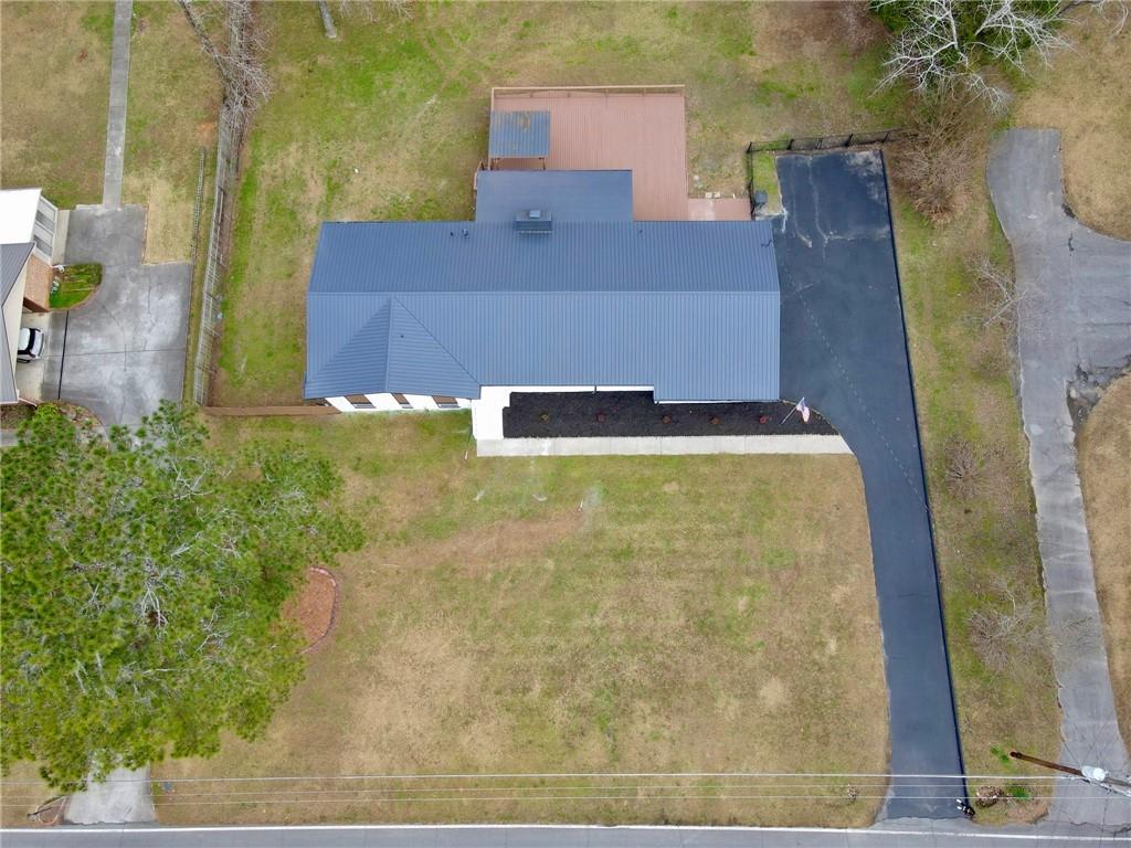 216 Three Oaks Drive SE