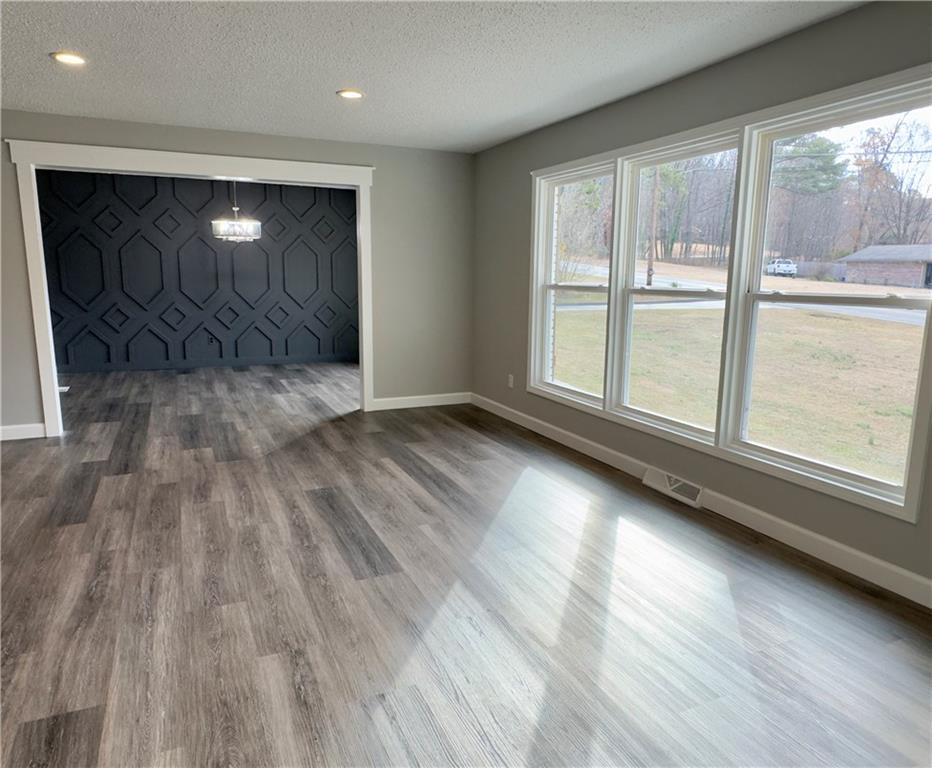 216 Three Oaks Drive SE