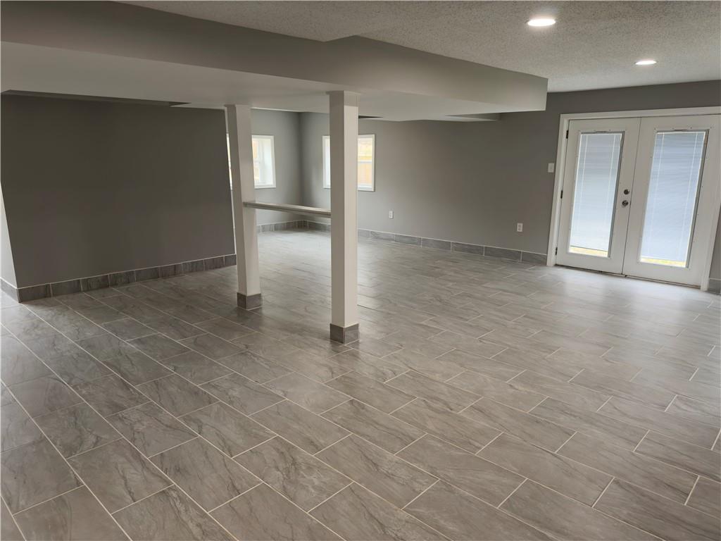 216 Three Oaks Drive SE