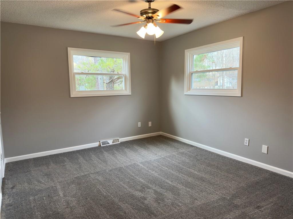 216 Three Oaks Drive SE