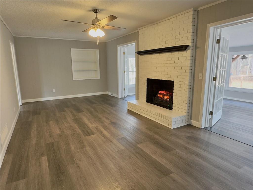 216 Three Oaks Drive SE