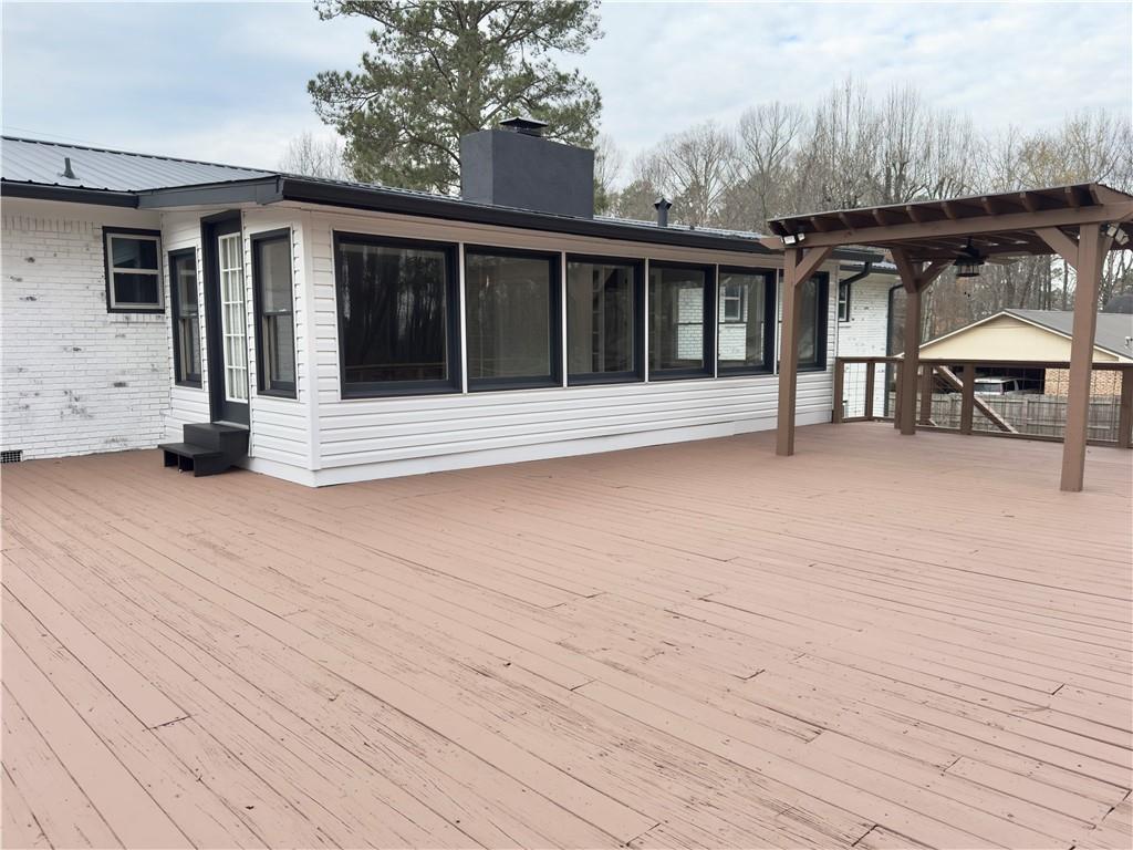 216 Three Oaks Drive SE