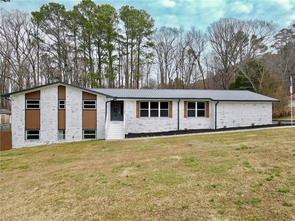 216 Three Oaks Drive SE