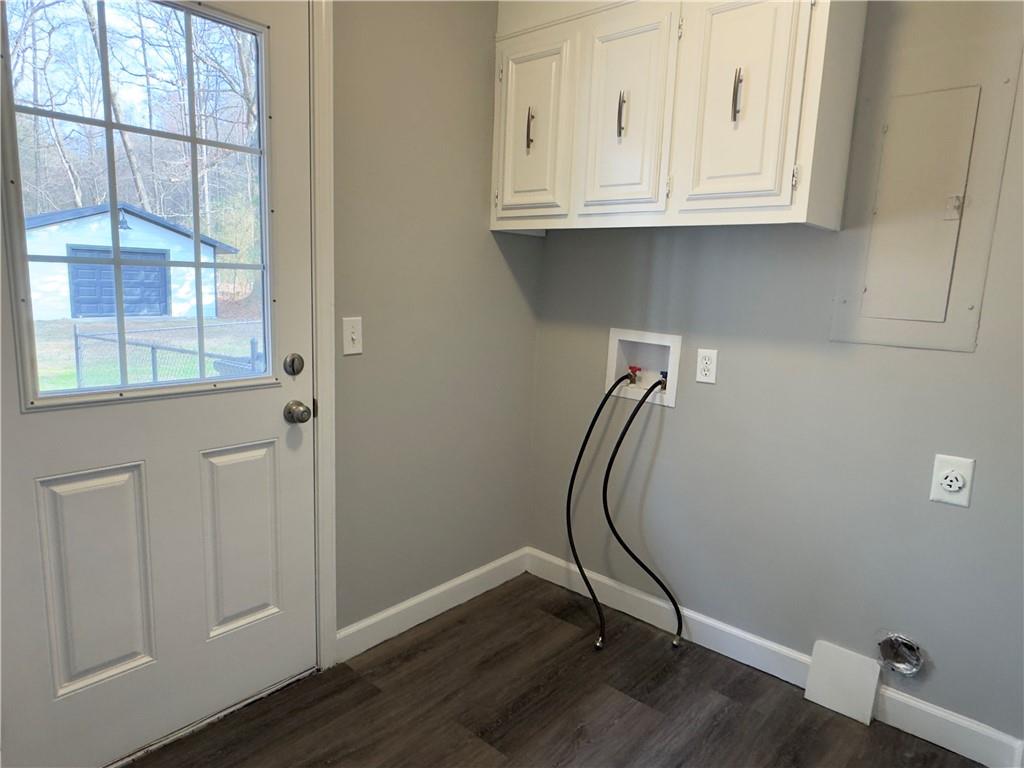 216 Three Oaks Drive SE
