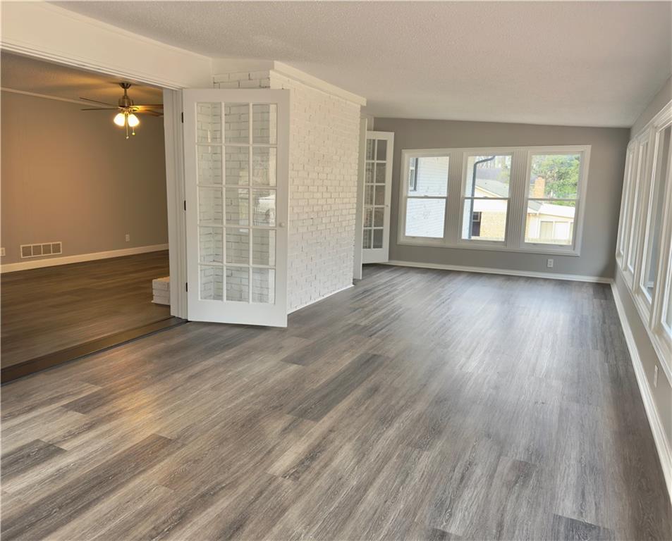 216 Three Oaks Drive SE