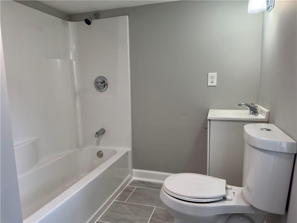 216 Three Oaks Drive SE