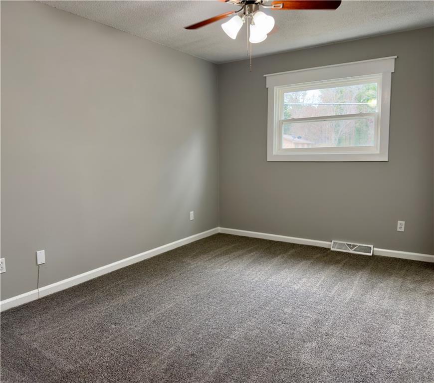 216 Three Oaks Drive SE