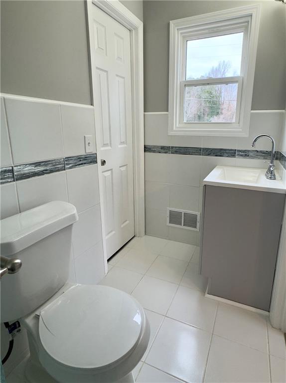 216 Three Oaks Drive SE