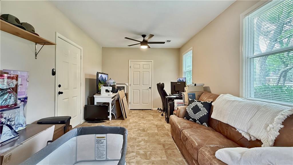 515 Walraven Road NE