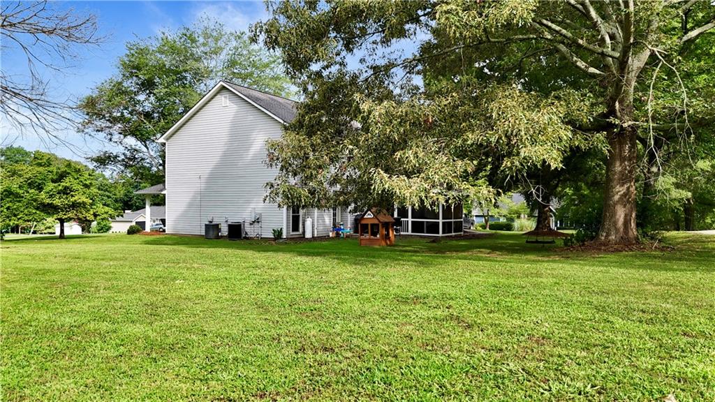 515 Walraven Road NE