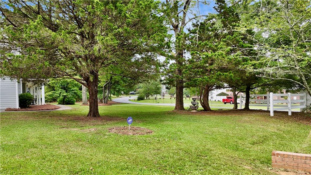 515 Walraven Road NE