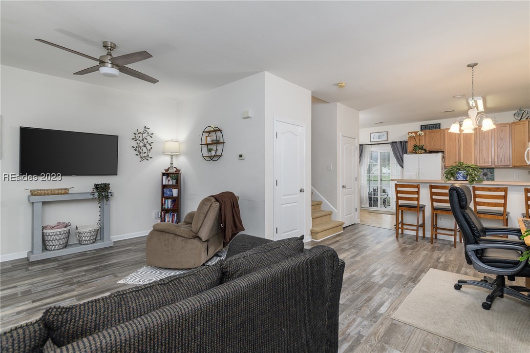 17 Running Oak Drive