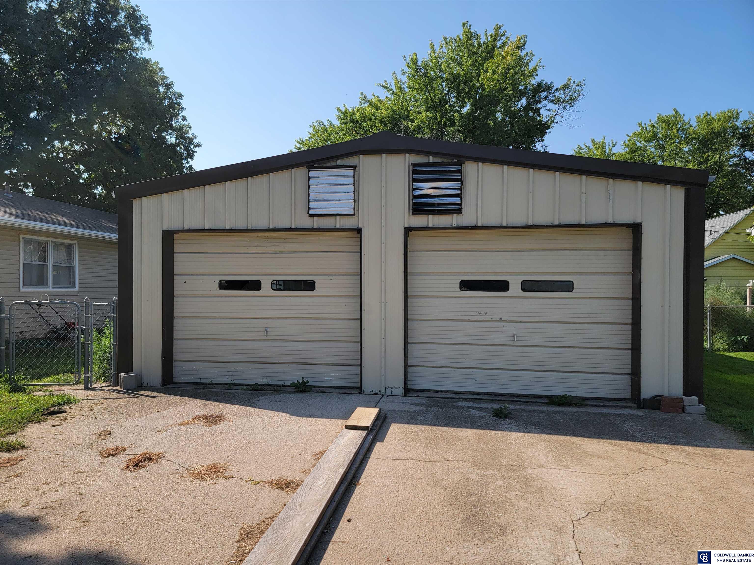 423 N Academy Avenue