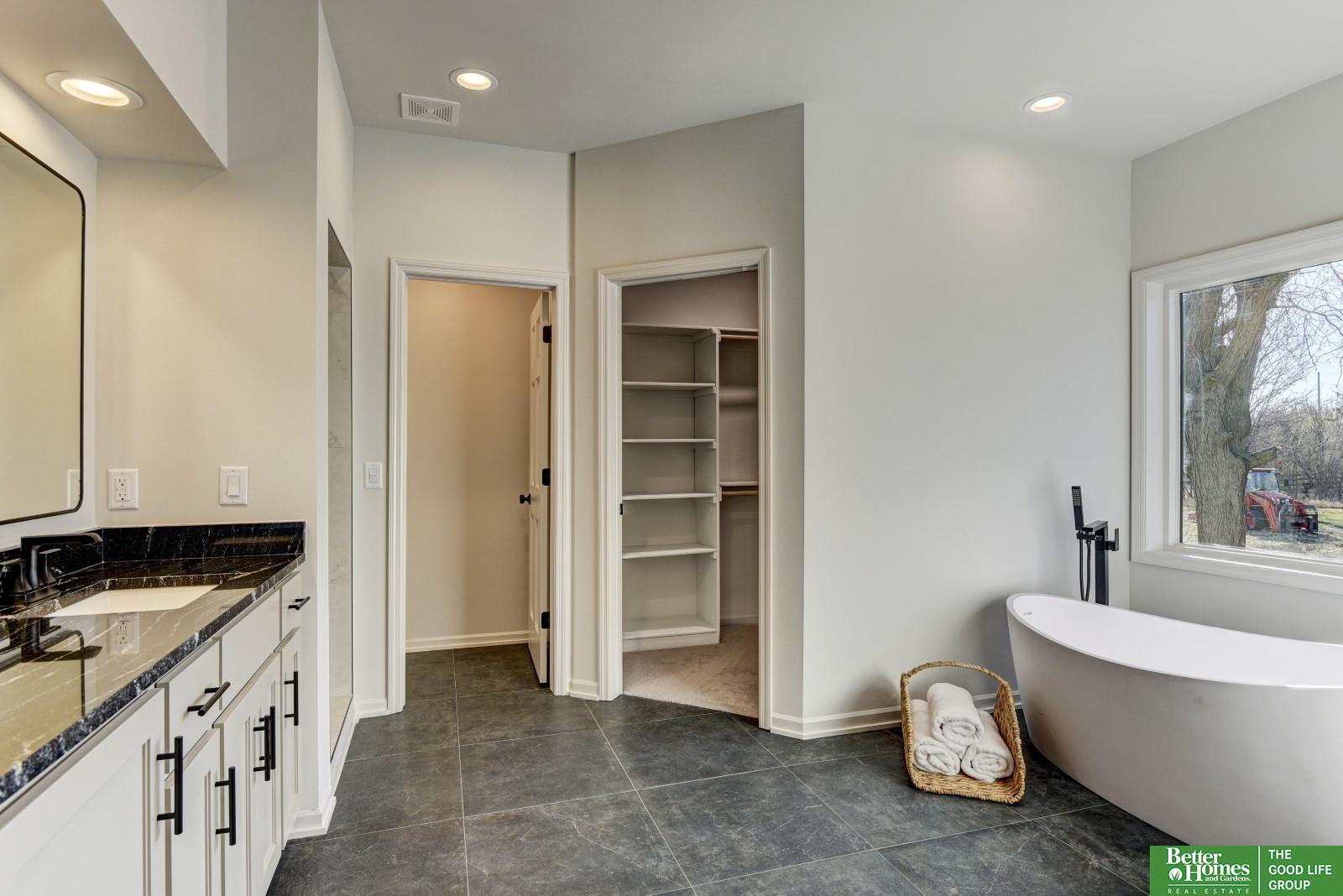5105 S 181 Plaza
