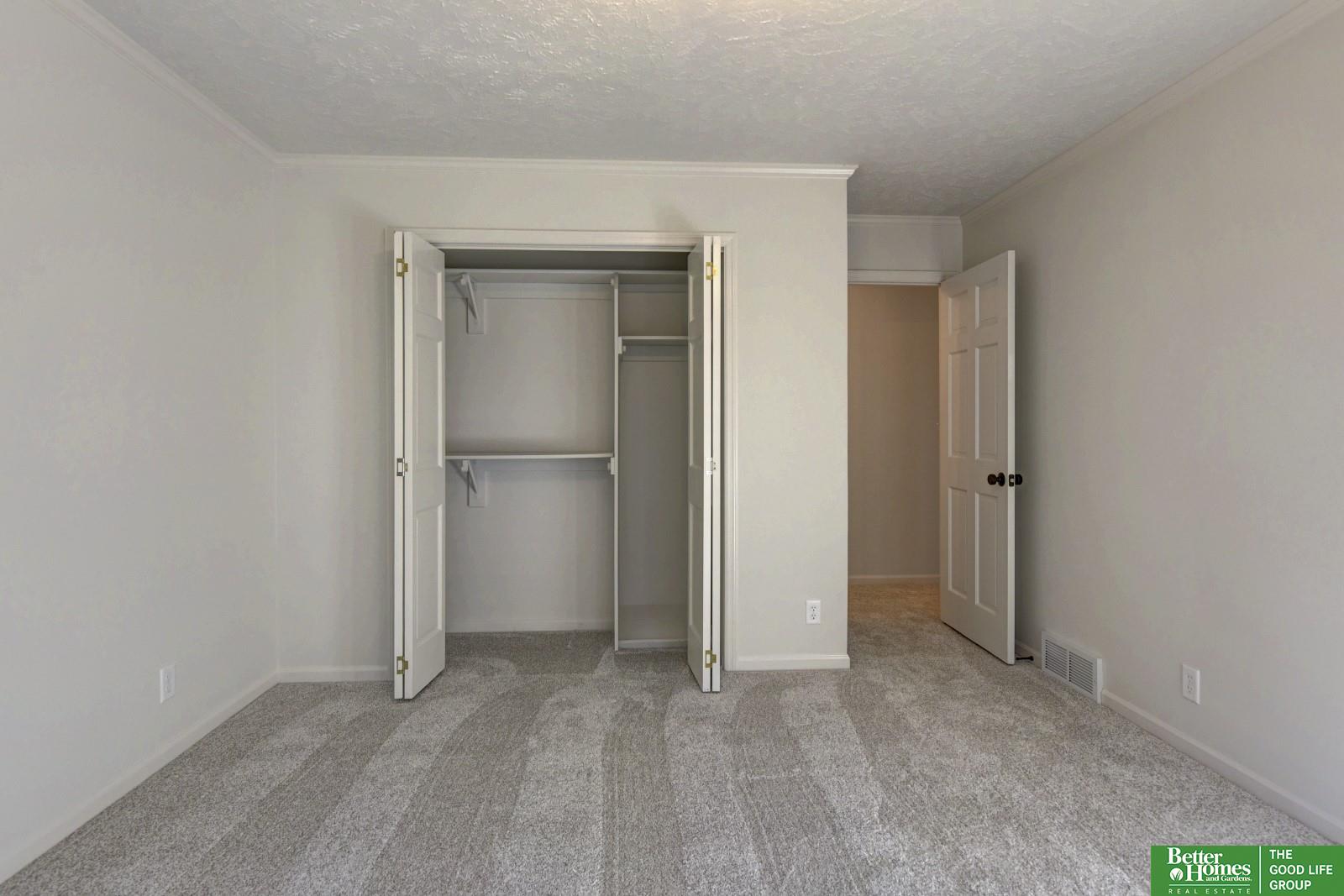 5105 S 181 Plaza