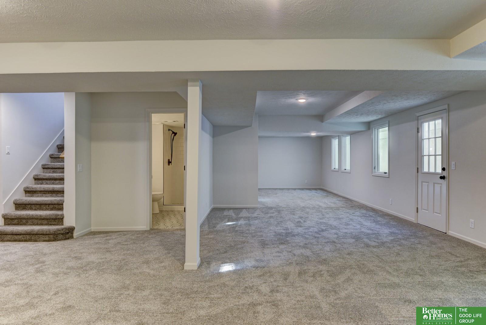 5105 S 181 Plaza