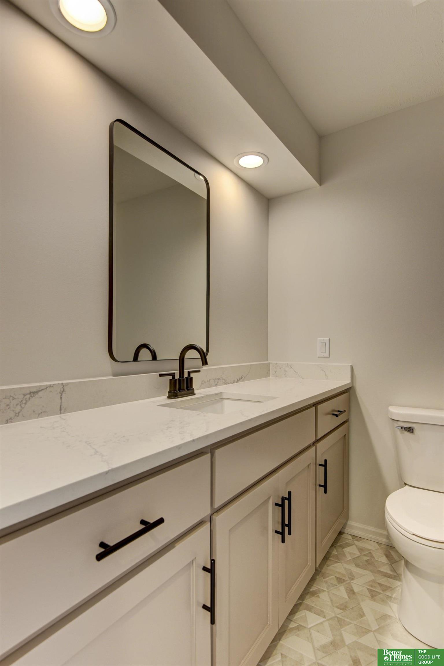 5105 S 181 Plaza