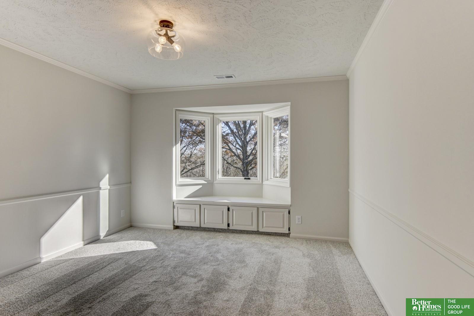 5105 S 181 Plaza