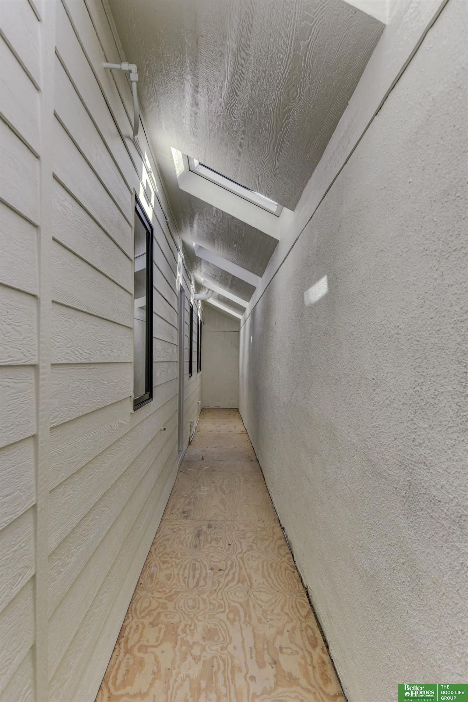 5105 S 181 Plaza