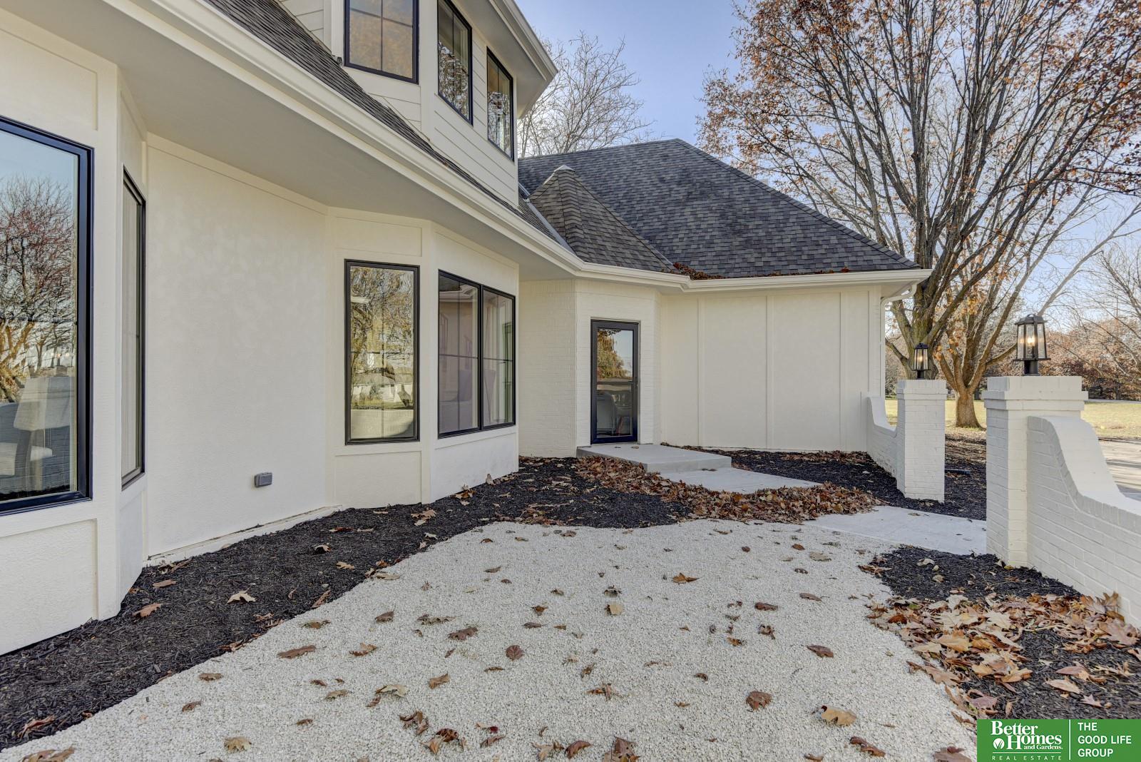 5105 S 181 Plaza