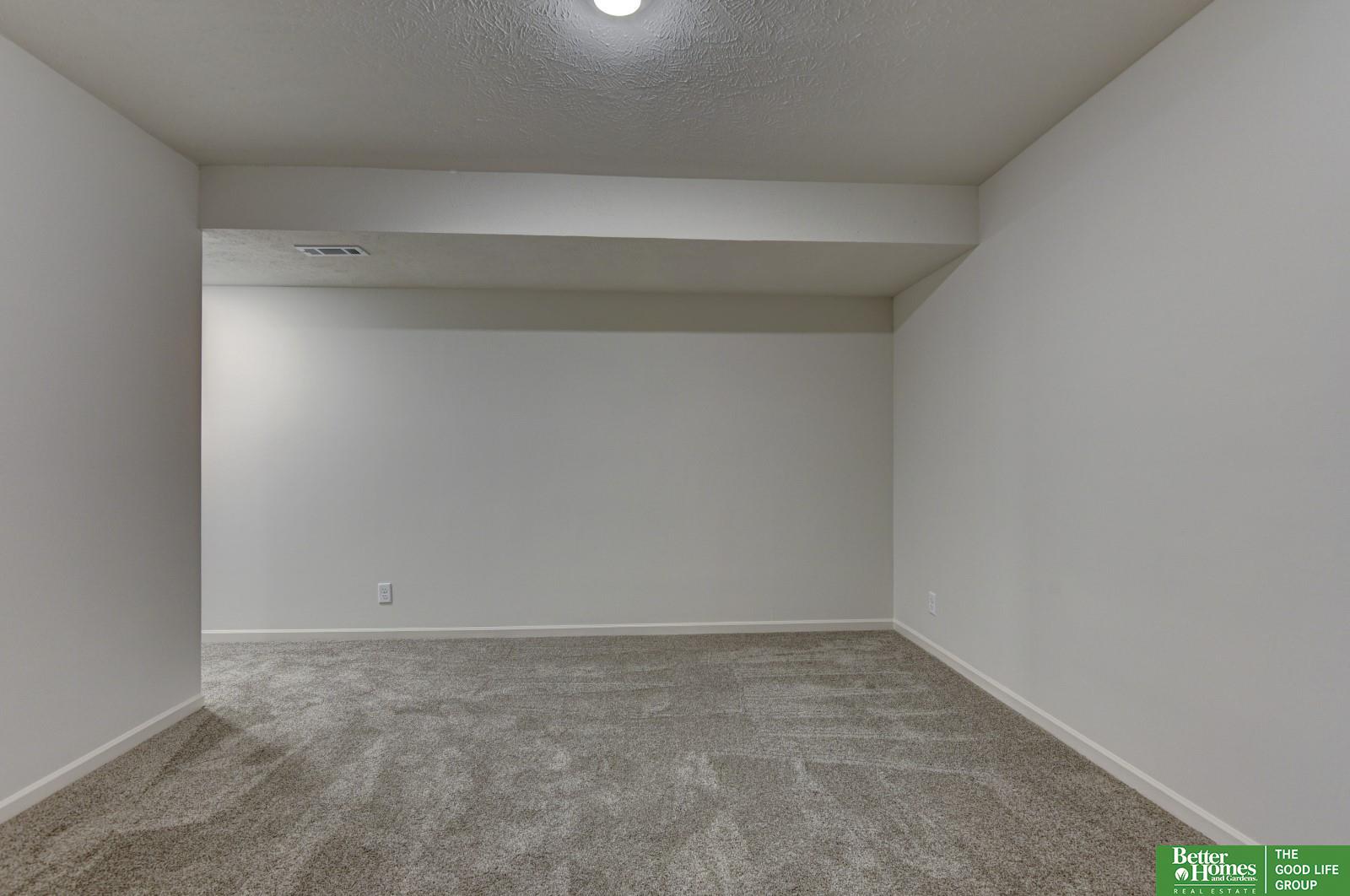 5105 S 181 Plaza