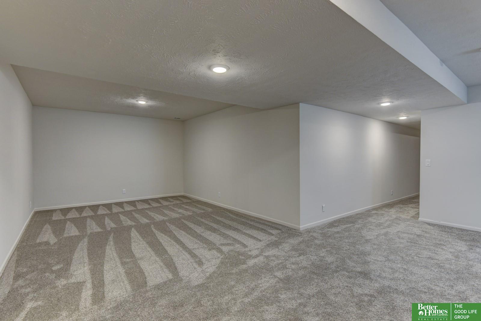5105 S 181 Plaza