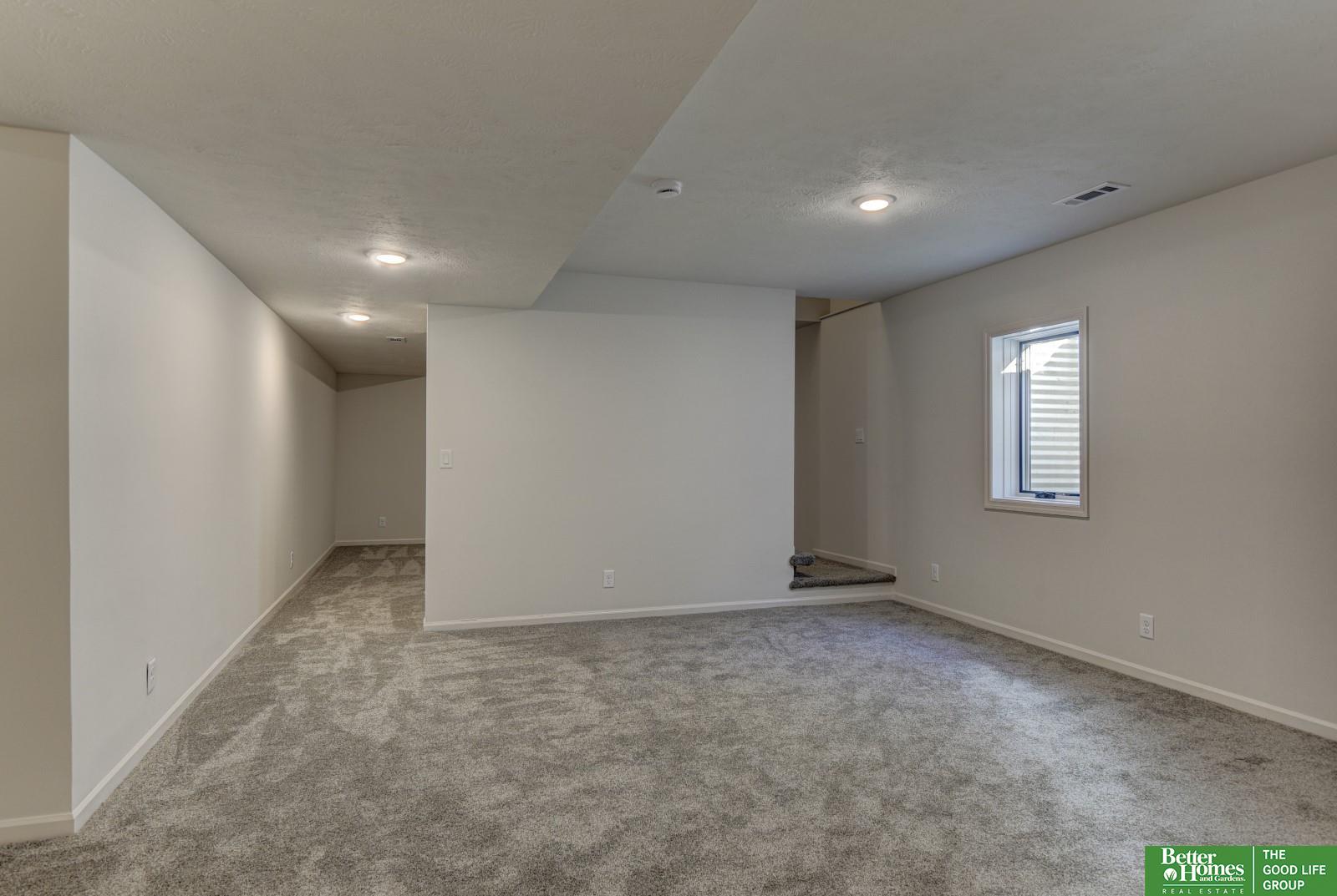5105 S 181 Plaza