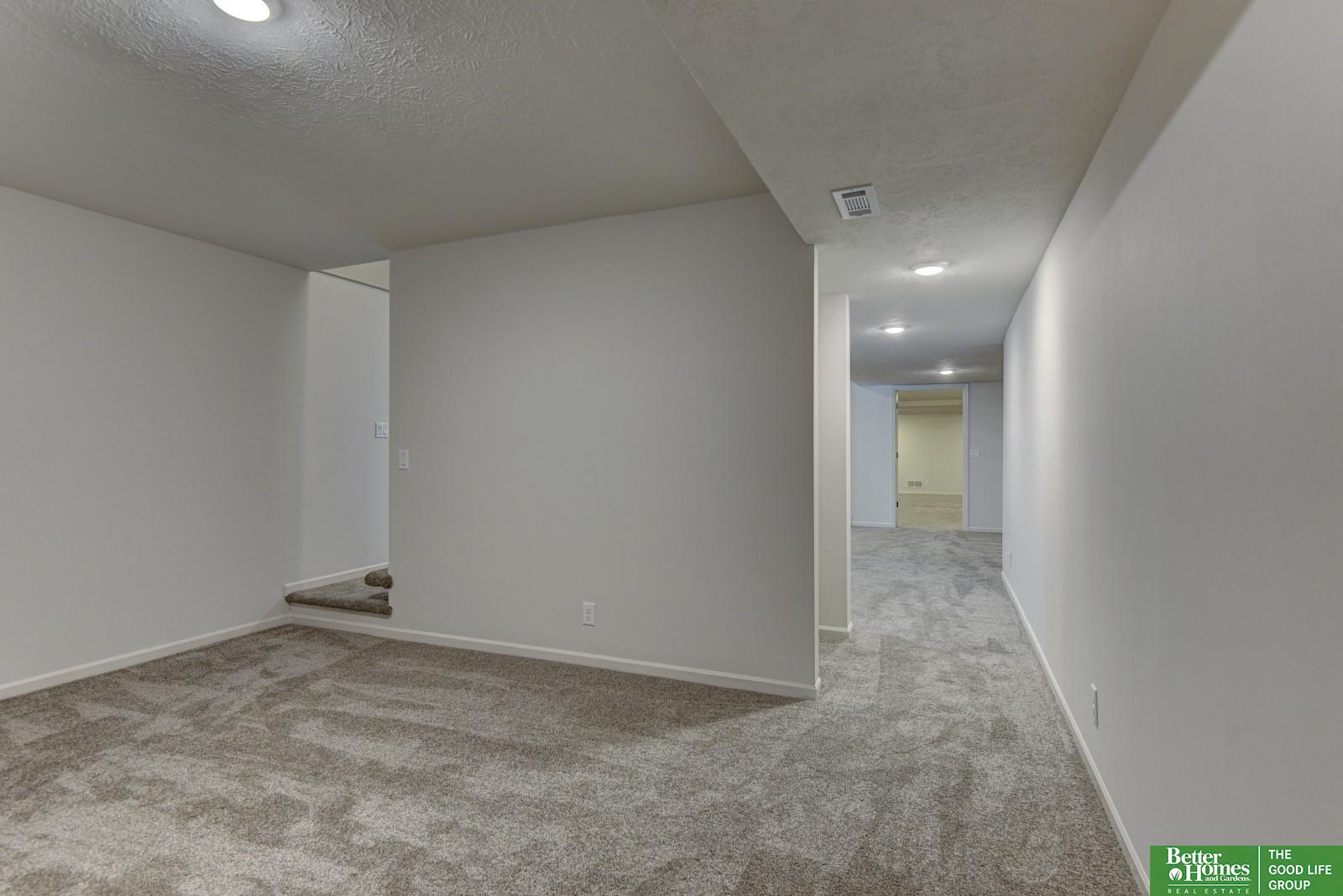 5105 S 181 Plaza