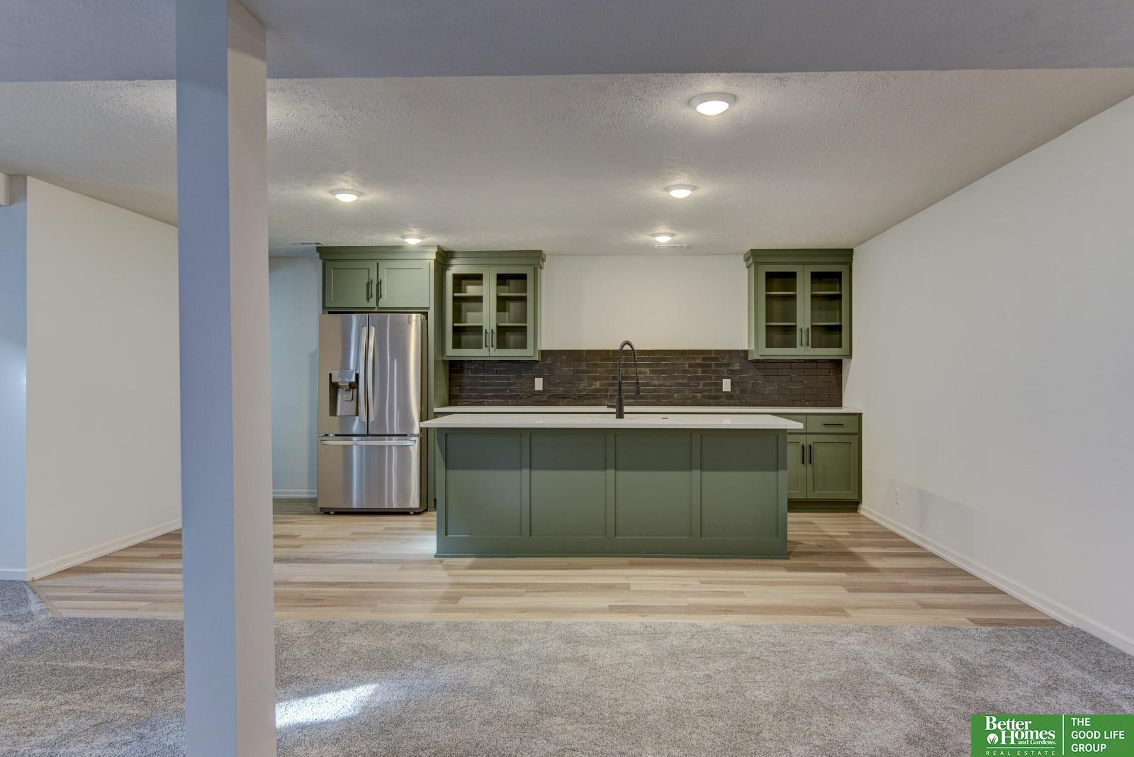 5105 S 181 Plaza