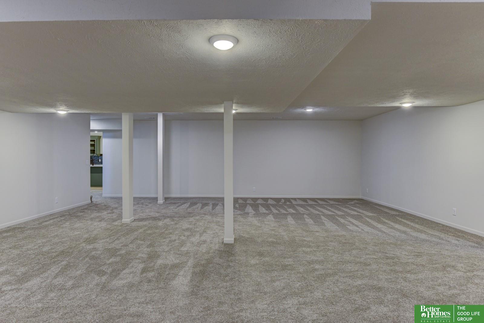 5105 S 181 Plaza