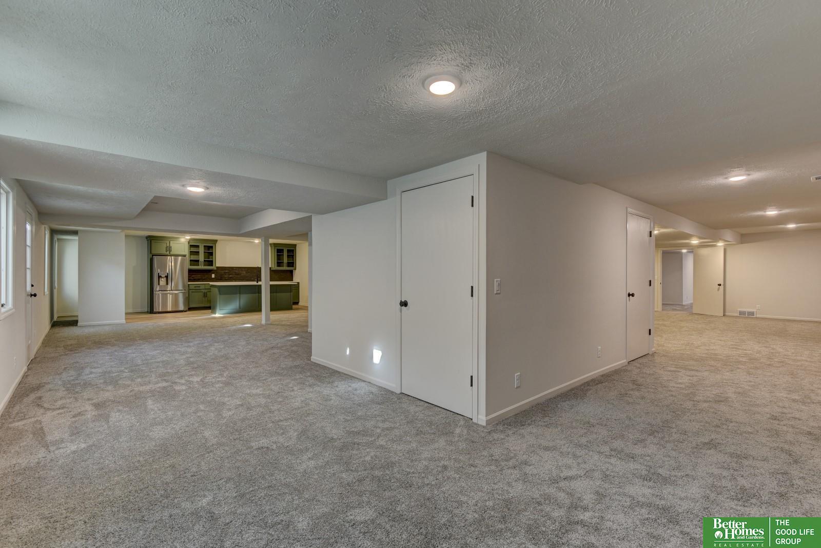 5105 S 181 Plaza