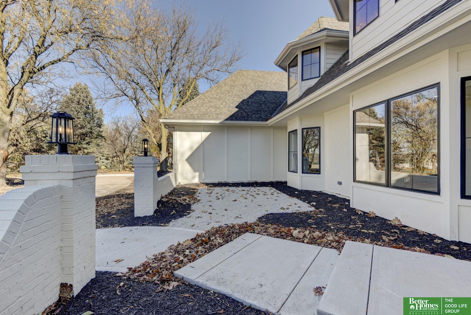 5105 S 181 Plaza