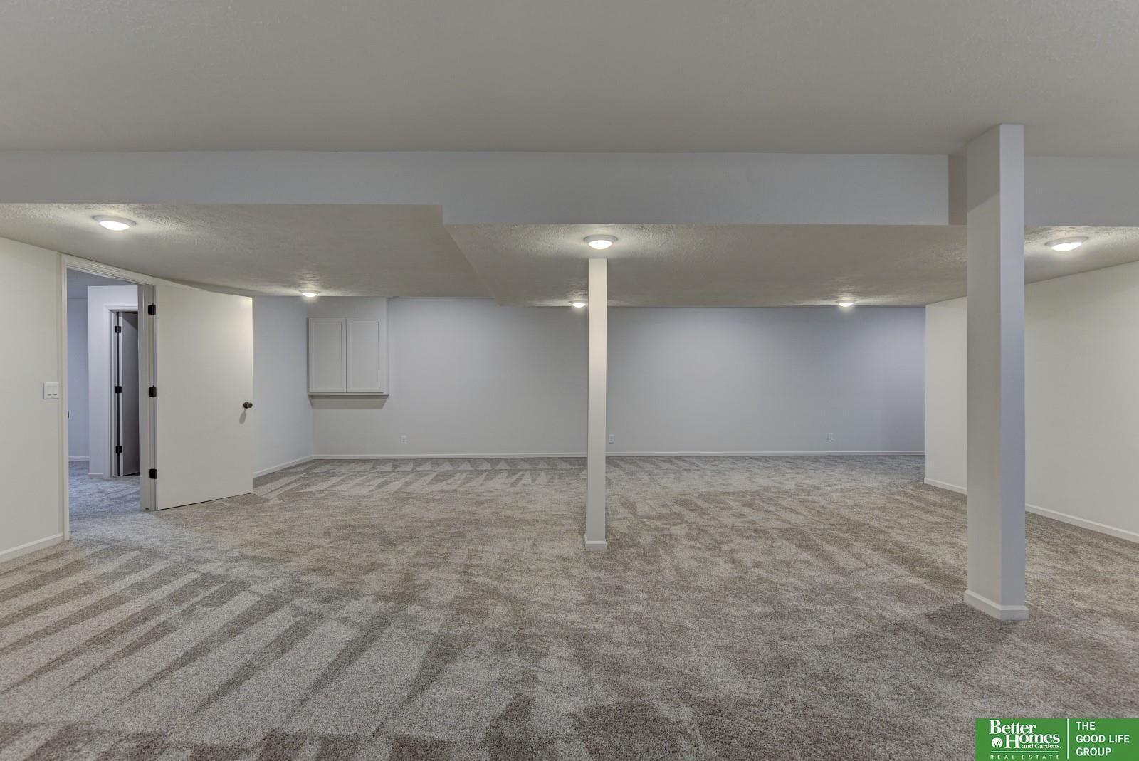 5105 S 181 Plaza