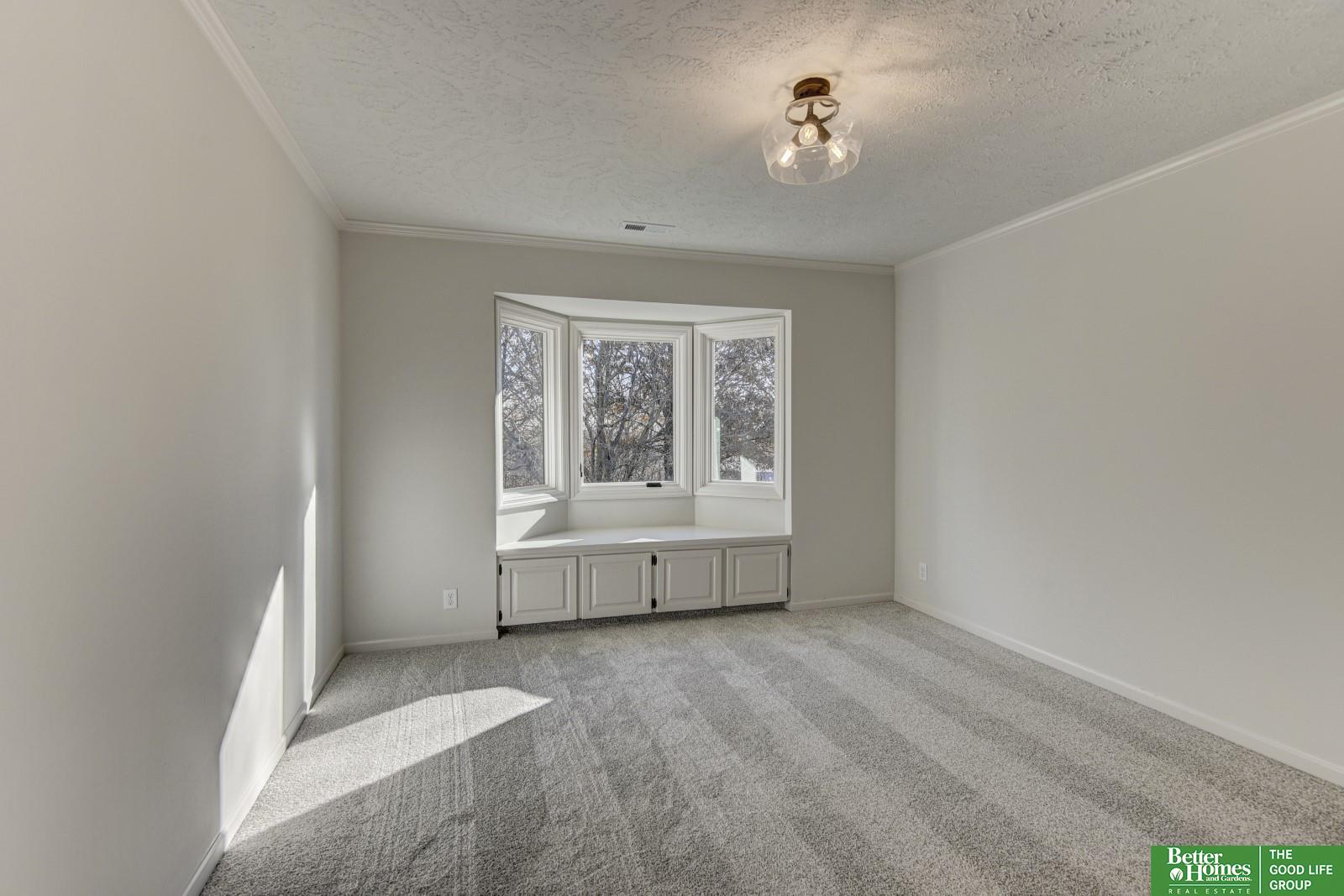 5105 S 181 Plaza