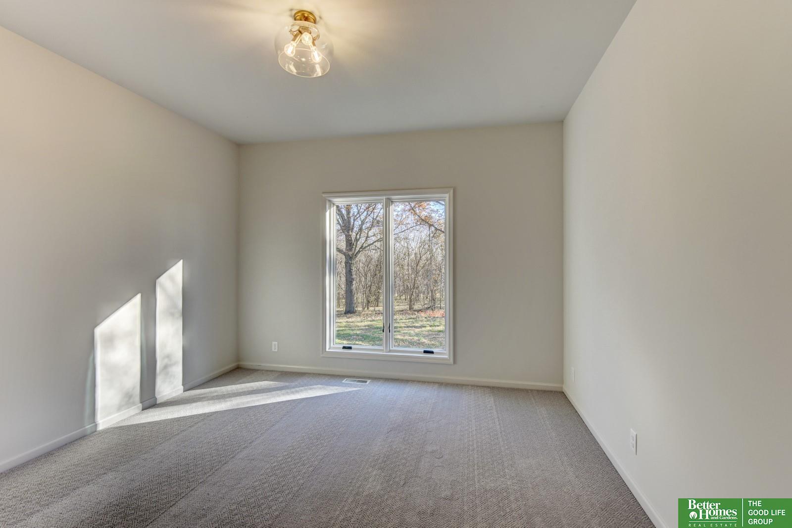 5105 S 181 Plaza